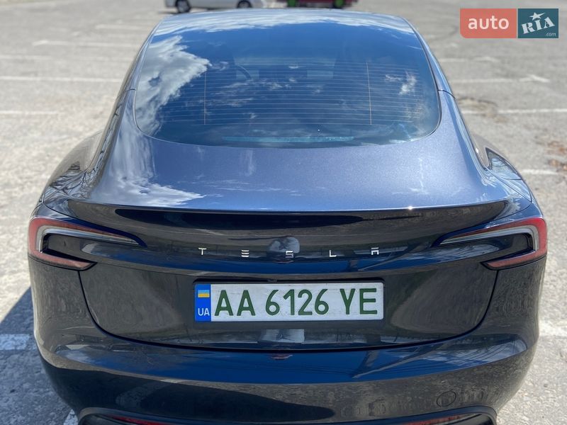Седан Tesla Model 3 2025 в Киеве