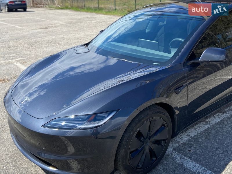 Седан Tesla Model 3 2025 в Киеве