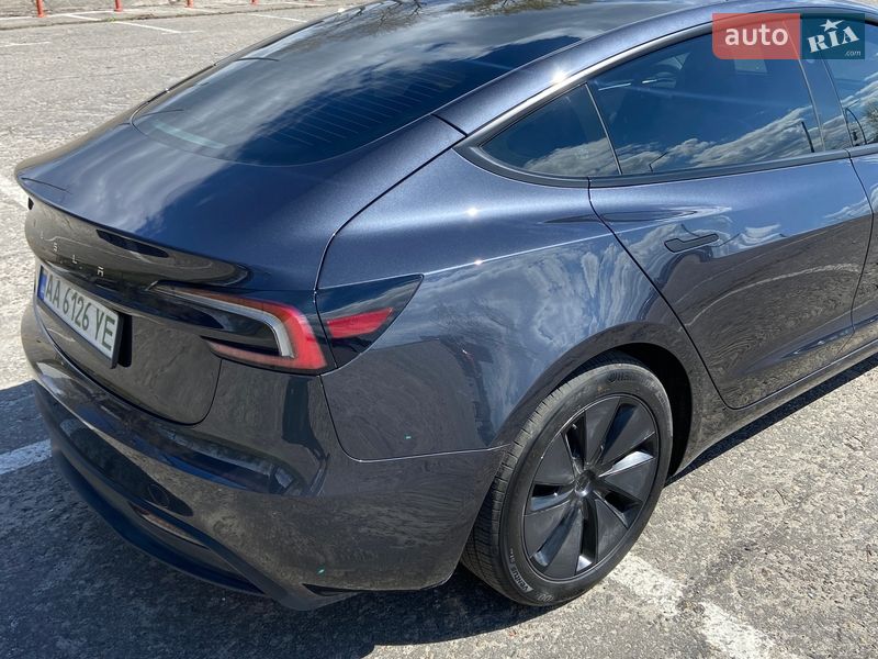 Седан Tesla Model 3 2025 в Киеве