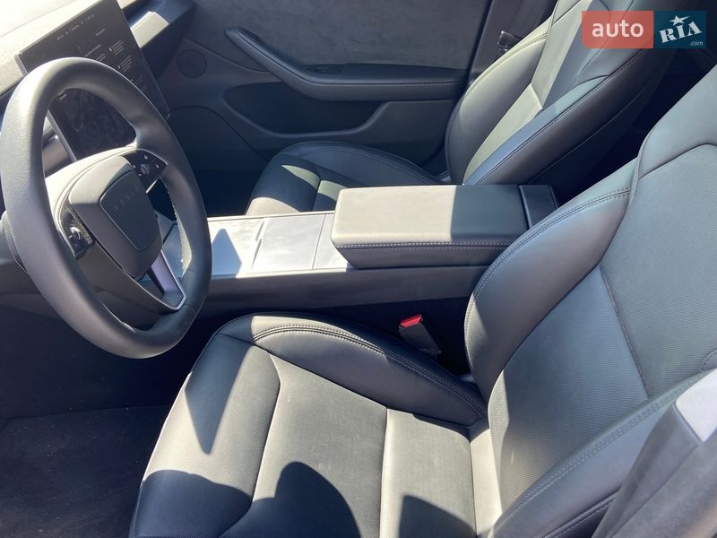 Седан Tesla Model 3 2025 в Киеве