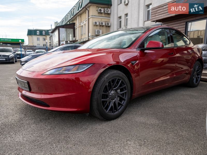 Седан Tesla Model 3 2024 в Киеве