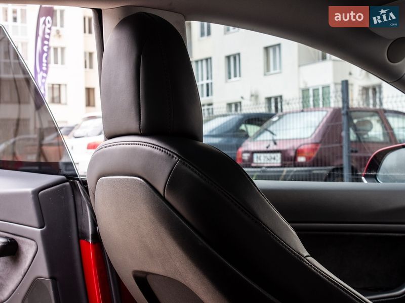 Седан Tesla Model 3 2018 в Львові
