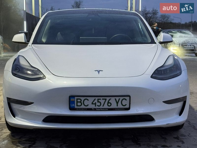 Седан Tesla Model 3 2022 в Львові