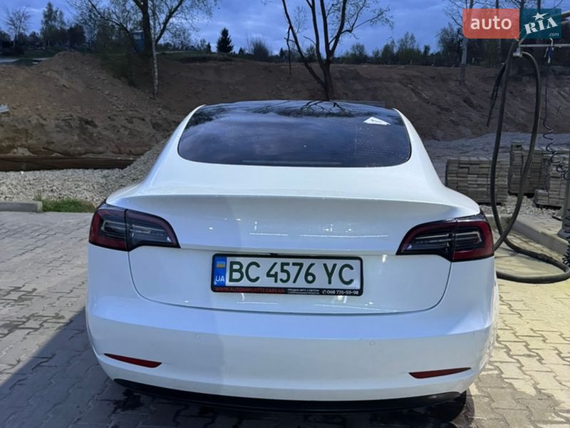 Седан Tesla Model 3 2022 в Львові