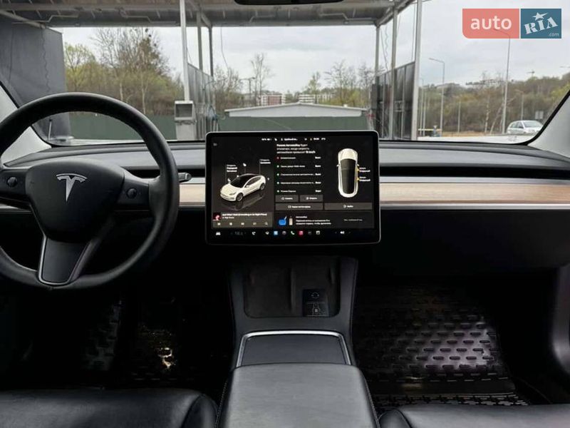 Седан Tesla Model 3 2022 в Львові