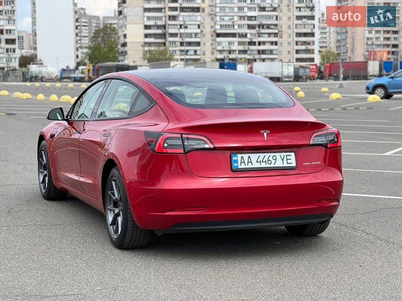Седан Tesla Model 3 2022 в Киеве