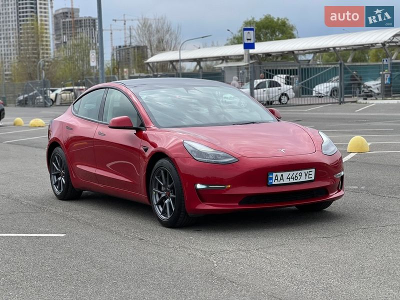 Седан Tesla Model 3 2022 в Киеве