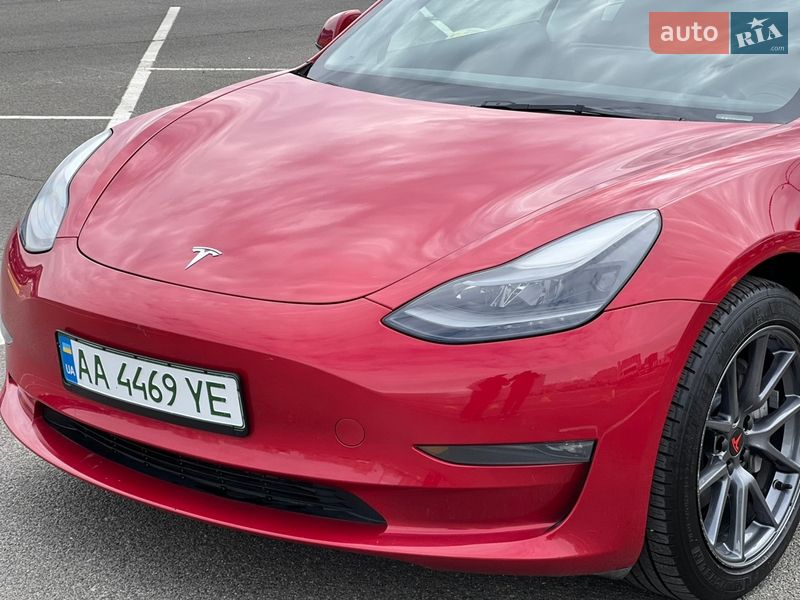 Седан Tesla Model 3 2022 в Киеве