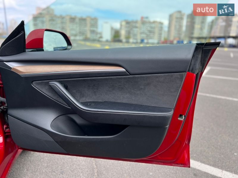 Седан Tesla Model 3 2022 в Киеве