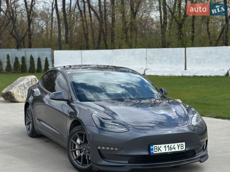Седан Tesla Model 3 2021 в Луцке