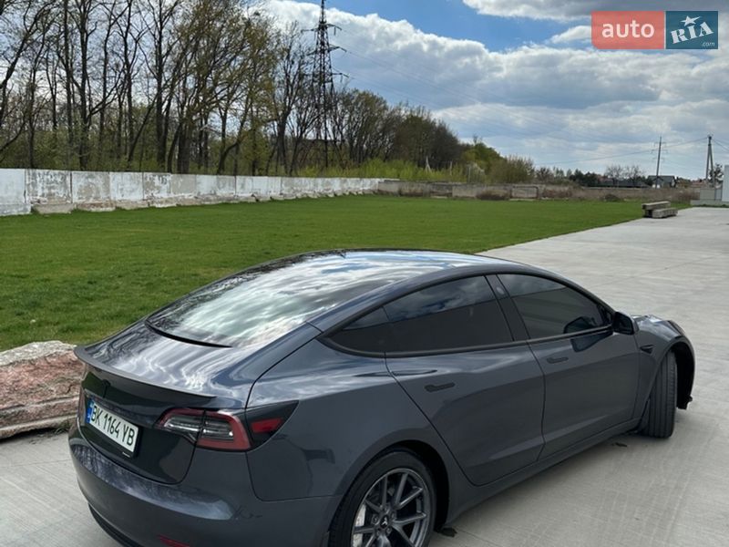 Седан Tesla Model 3 2021 в Луцке