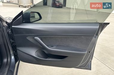 Седан Tesla Model 3 2021 в Луцке