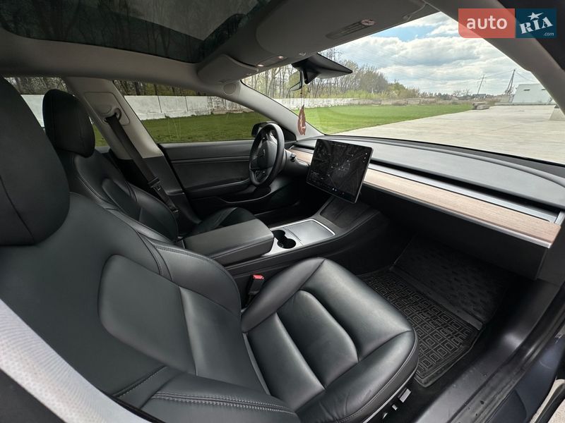 Седан Tesla Model 3 2021 в Луцке