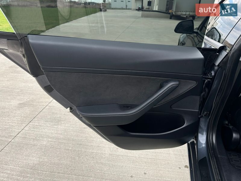 Седан Tesla Model 3 2021 в Луцке