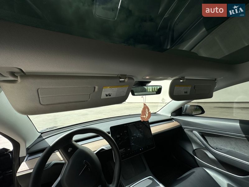 Седан Tesla Model 3 2021 в Луцке