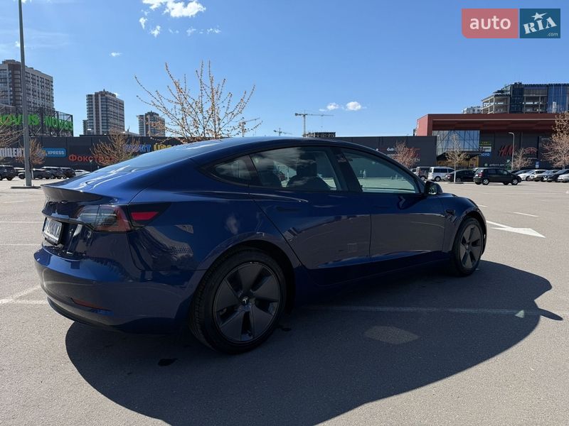 Седан Tesla Model 3 2021 в Киеве