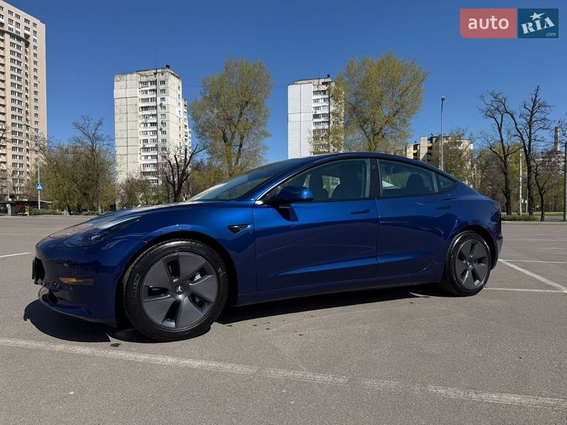 Седан Tesla Model 3 2021 в Киеве