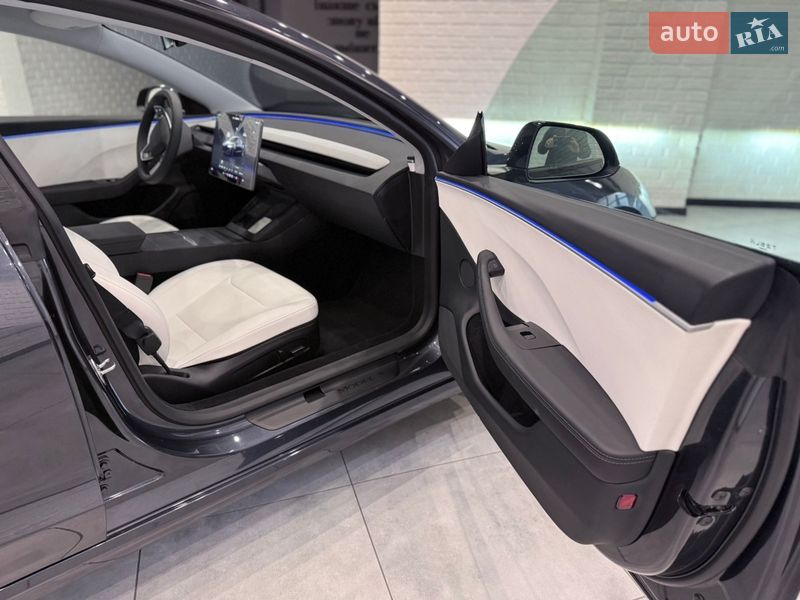 Седан Tesla Model 3 2025 в Одессе