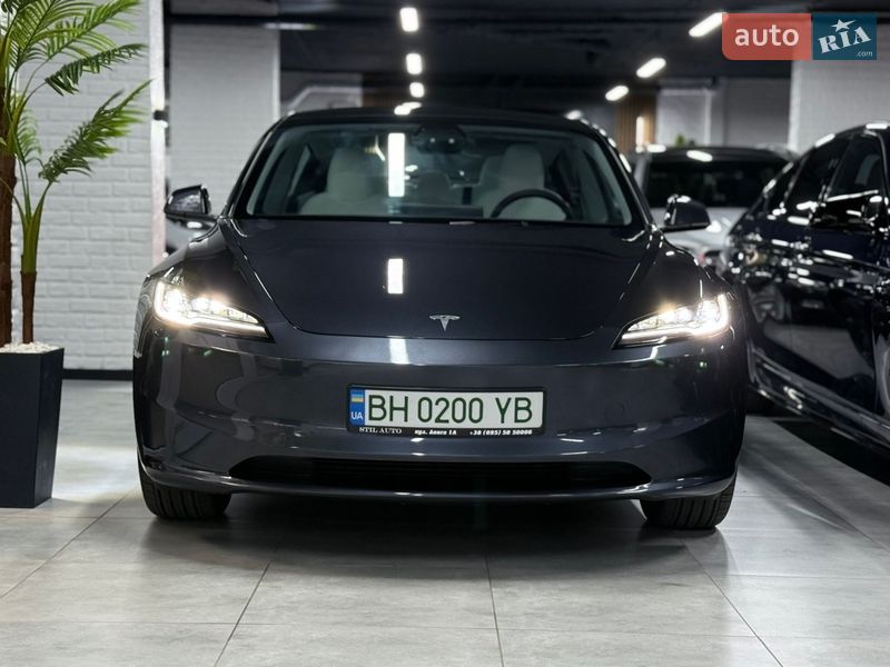 Седан Tesla Model 3 2025 в Одессе
