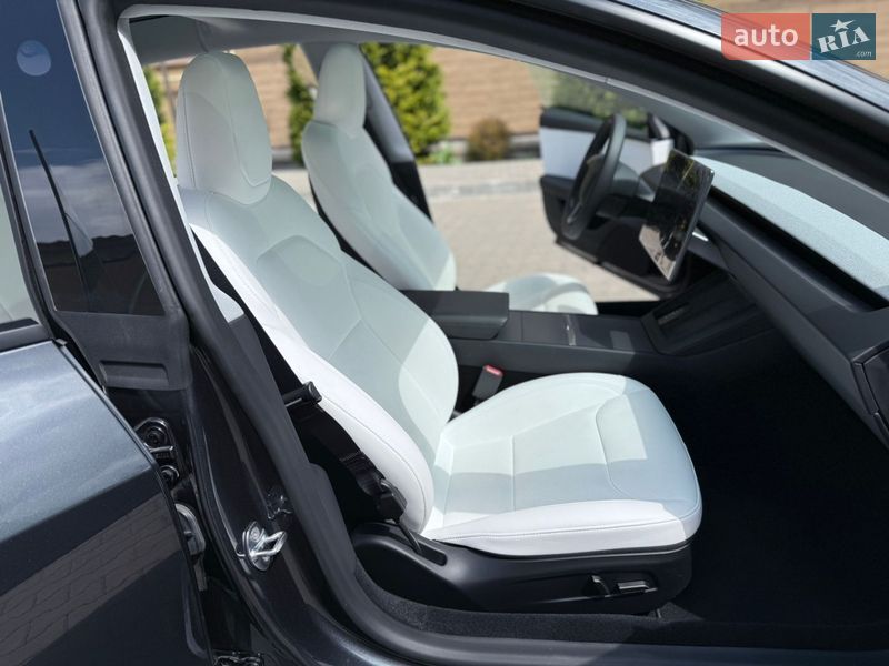 Седан Tesla Model 3 2025 в Одессе