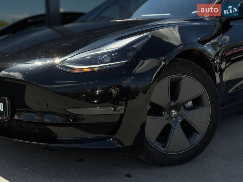 Седан Tesla Model 3 2022 в Ровно