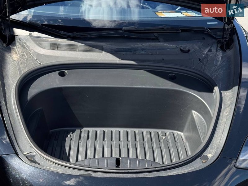 Седан Tesla Model 3 2022 в Ровно