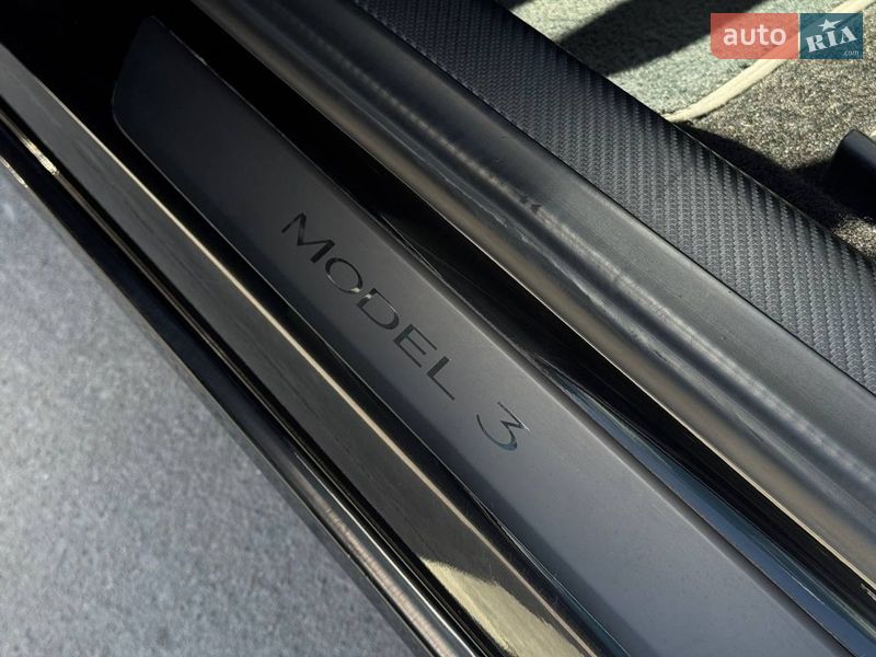 Седан Tesla Model 3 2022 в Ровно