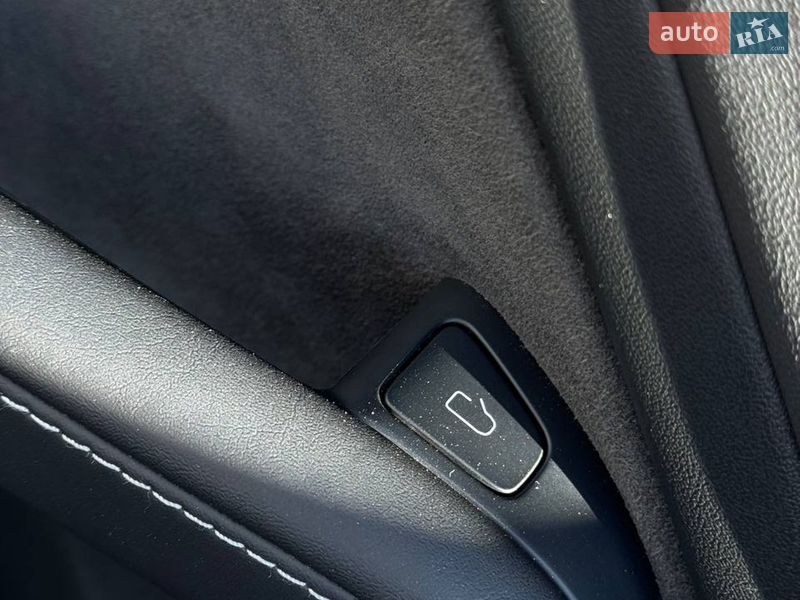 Седан Tesla Model 3 2022 в Ровно