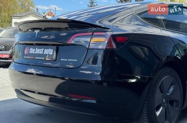 Седан Tesla Model 3 2022 в Ровно