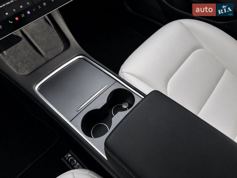 Седан Tesla Model 3 2022 в Киеве