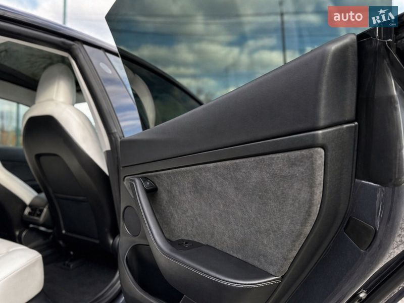 Седан Tesla Model 3 2022 в Киеве