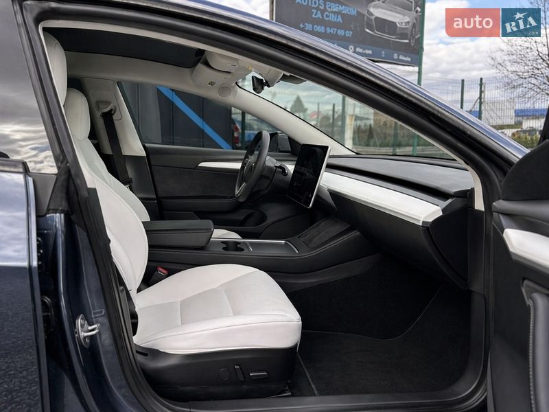 Седан Tesla Model 3 2022 в Киеве