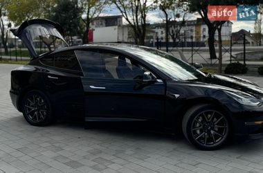 Седан Tesla Model 3 2019 в Луцке