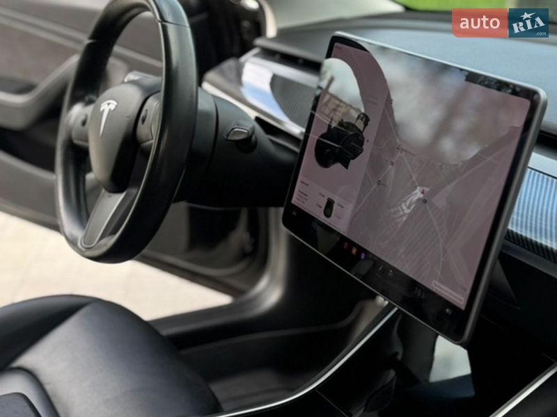Седан Tesla Model 3 2019 в Луцке