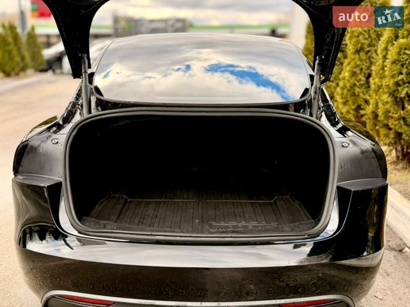 Седан Tesla Model 3 2024 в Харькове
