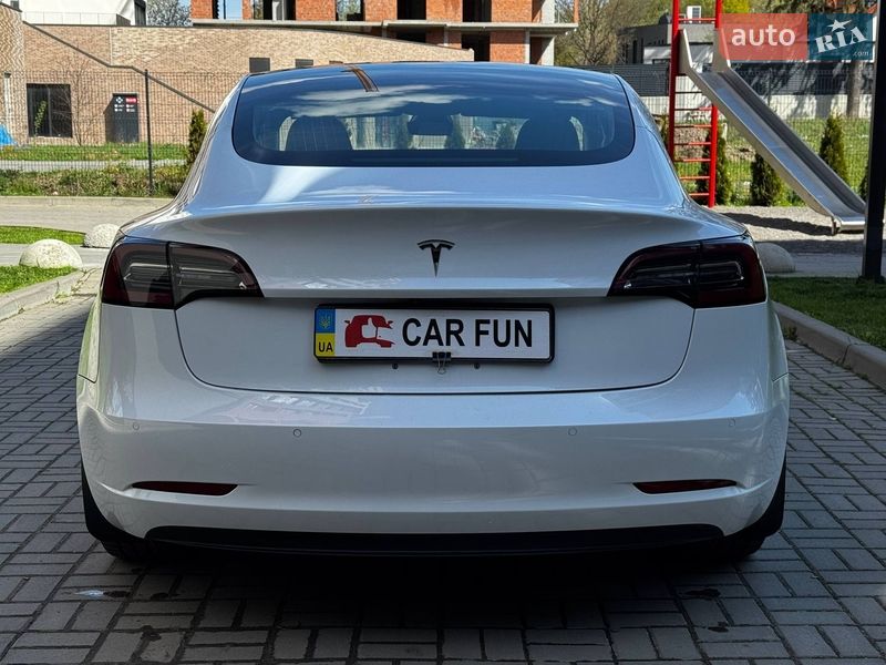 Седан Tesla Model 3 2018 в Львове