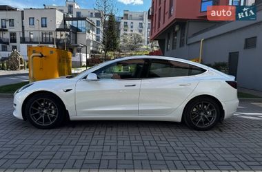 Седан Tesla Model 3 2018 в Львове