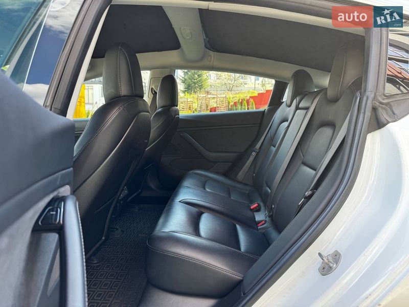 Седан Tesla Model 3 2018 в Львове
