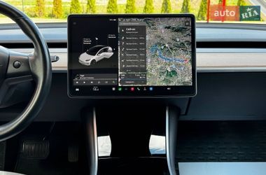 Седан Tesla Model 3 2018 в Львове
