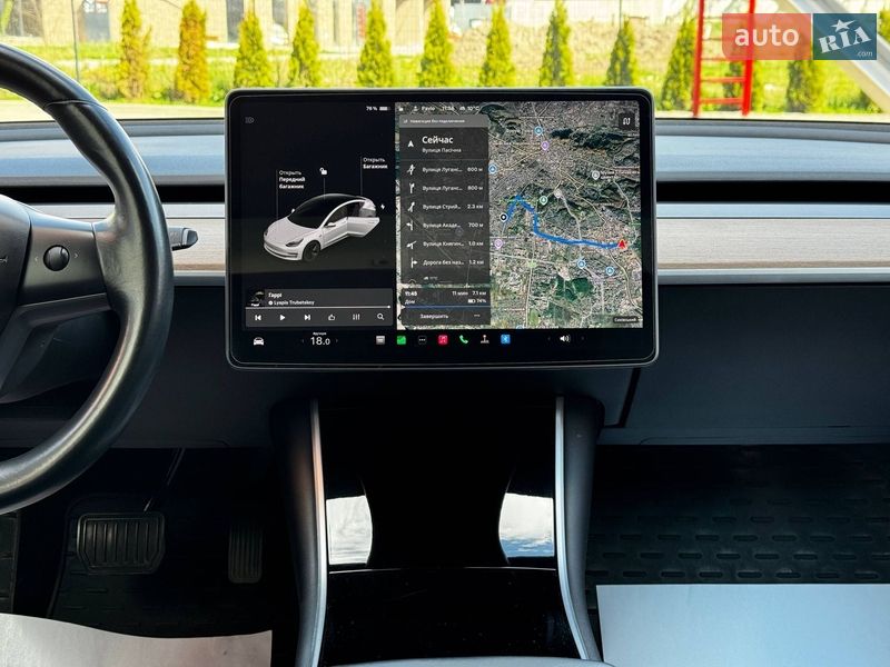 Седан Tesla Model 3 2018 в Львове