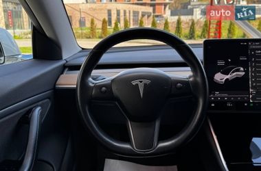 Седан Tesla Model 3 2018 в Львове