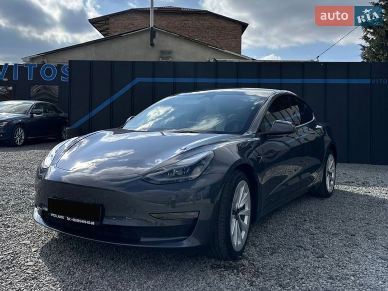 Седан Tesla Model 3 2022 в Киеве
