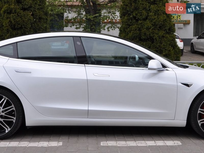 Седан Tesla Model 3 2019 в Одесі