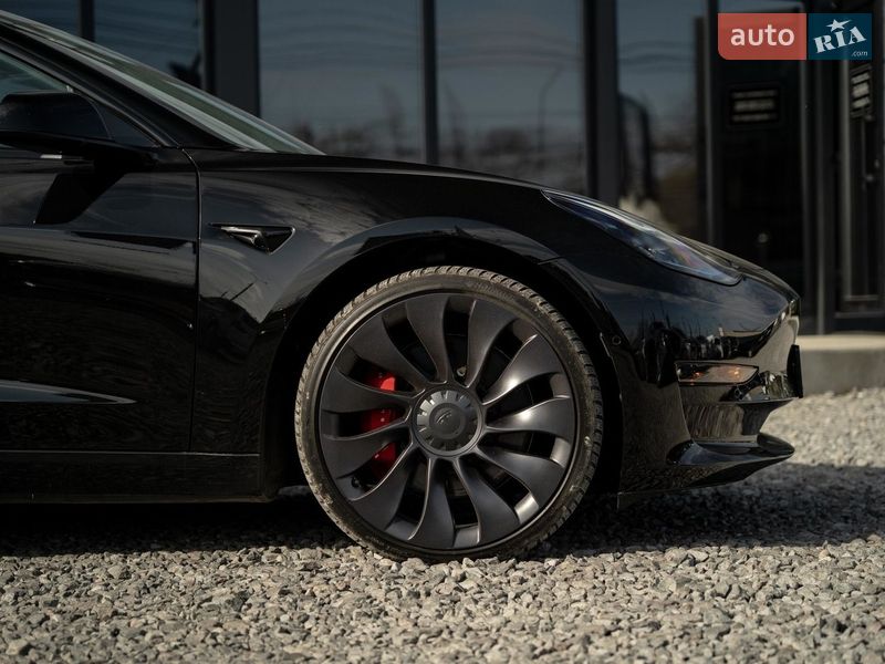 Седан Tesla Model 3 2021 в Черновцах