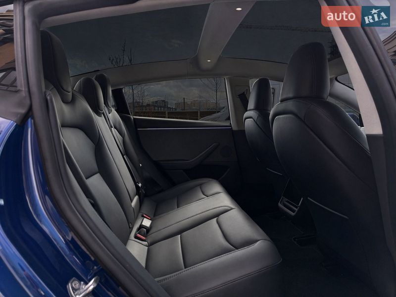 Седан Tesla Model 3 2025 в Киеве