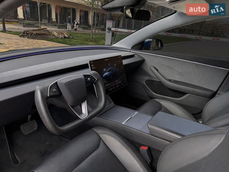 Седан Tesla Model 3 2025 в Киеве