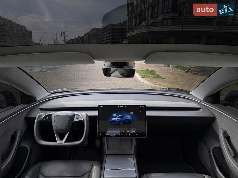 Седан Tesla Model 3 2025 в Киеве