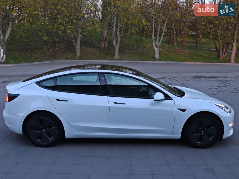 Седан Tesla Model 3 2022 в Кременчуге
