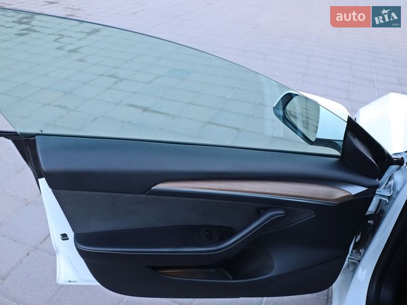 Седан Tesla Model 3 2022 в Кременчуге