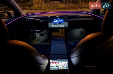 Седан Tesla Model 3 2025 в Киеве